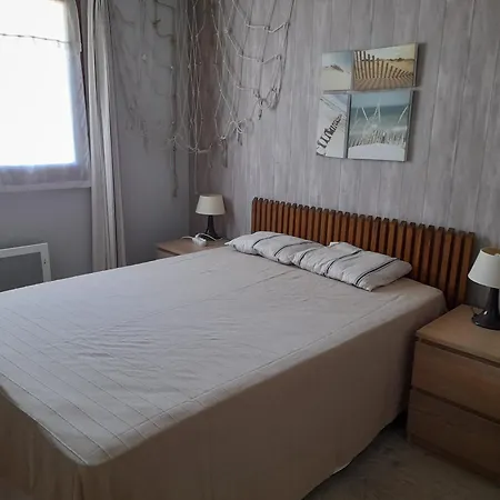 Holiday home Maison T3 Avec Cour, A Deux Pas Du Port De L'aiguillon, Proche Commodites Et - - Fr-1-319-126 *